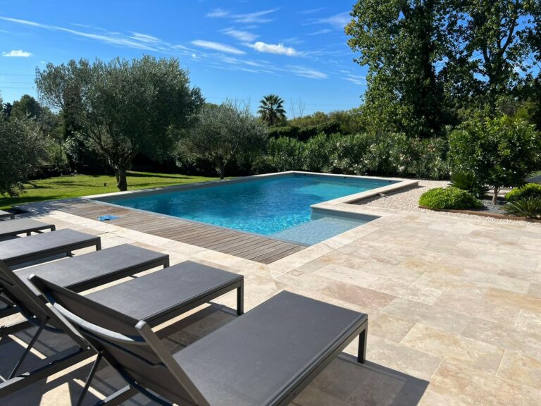 Piscine rénovée par Christophe Piscines